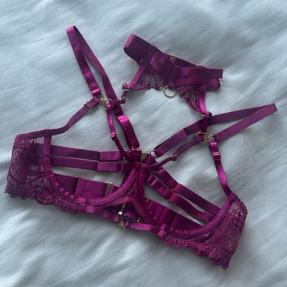 Bordelle Mari ouvert bra in magenta - size M - sold out everywhere